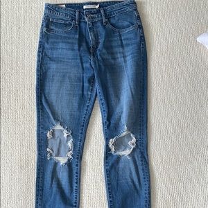 levi’s 721 high rise skinny jeans (knee rips)